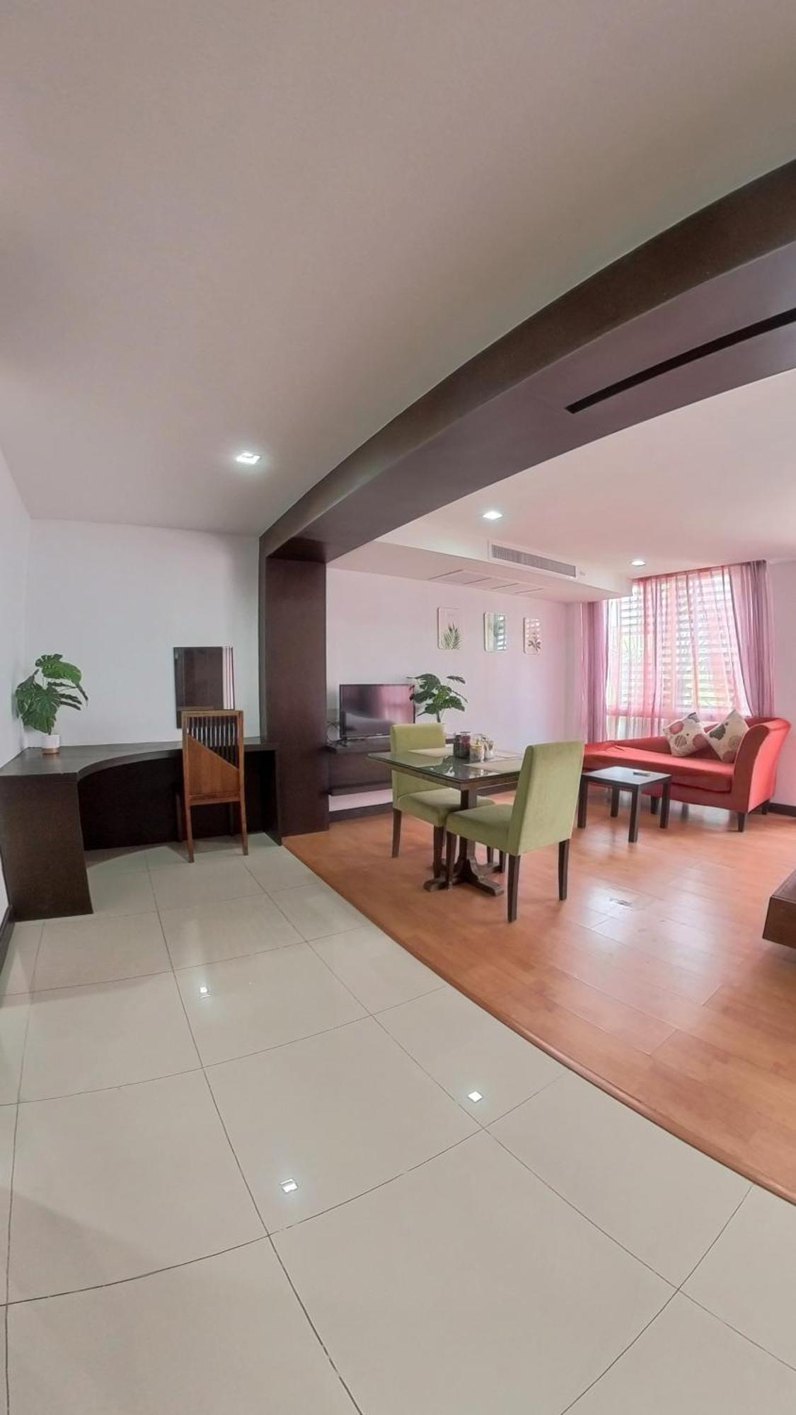 Aparthotel The Kris Residence